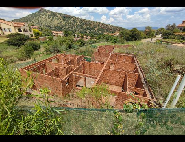 4 BEDROOM HOUSE FOR SALE IN ESTATE D' AFRIQUE